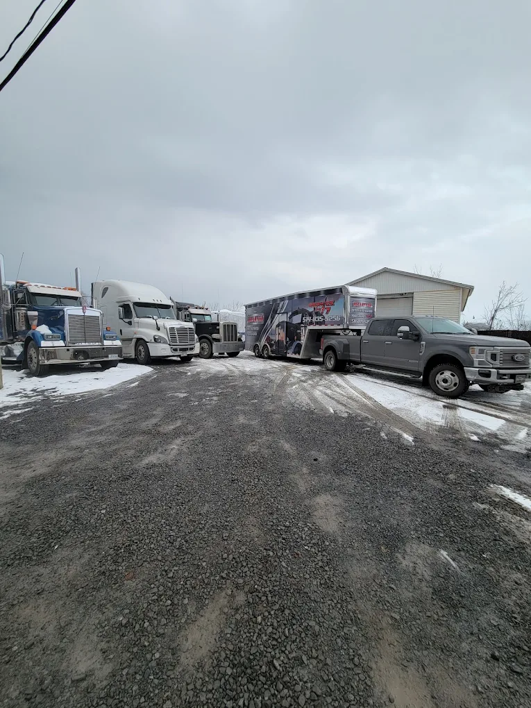 Flotte de camions et remorque Mécanyvan
